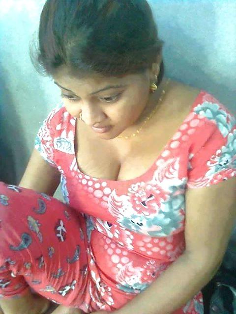 25P Paki indian boobs cleavage hot 