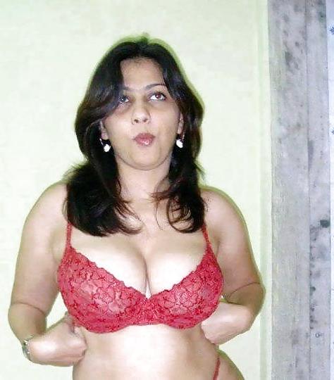 25P Paki indian boobs cleavage hot 