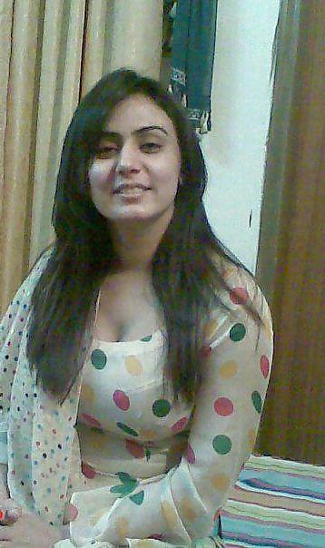 25P Paki indian boobs cleavage hot 