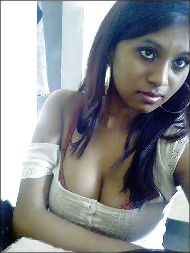 25P Paki indian boobs cleavage hot 