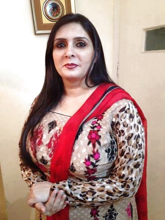 25P Indian Aunties