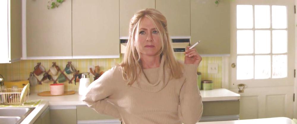 25P Jennifer Aniston Smoking