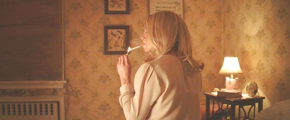 25P Jennifer Aniston Smoking