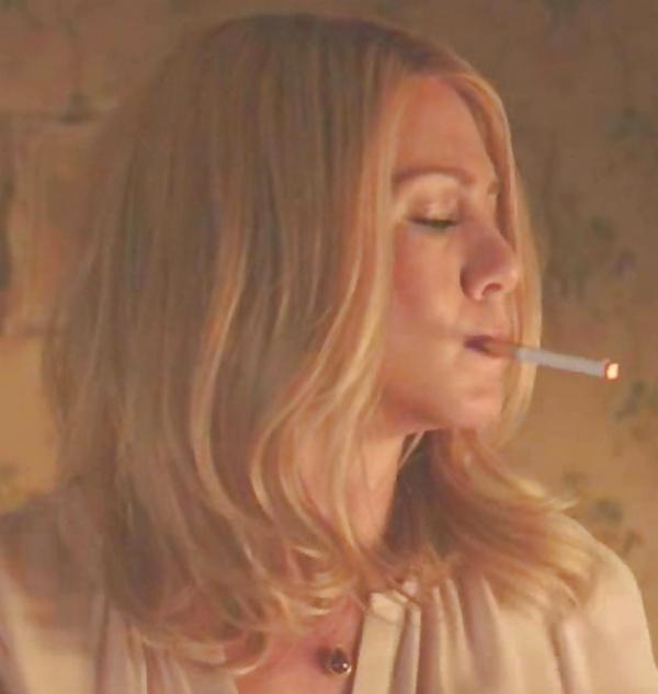 25P Jennifer Aniston Smoking