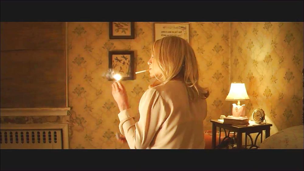 25P Jennifer Aniston Smoking