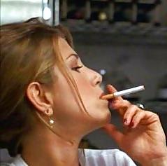 25P Jennifer Aniston Smoking
