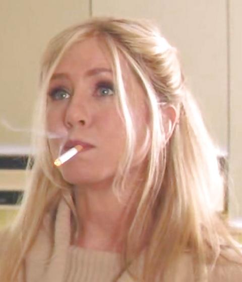 25P Jennifer Aniston Smoking