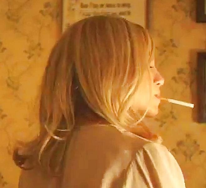 25P Jennifer Aniston Smoking