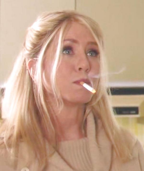 25P Jennifer Aniston Smoking
