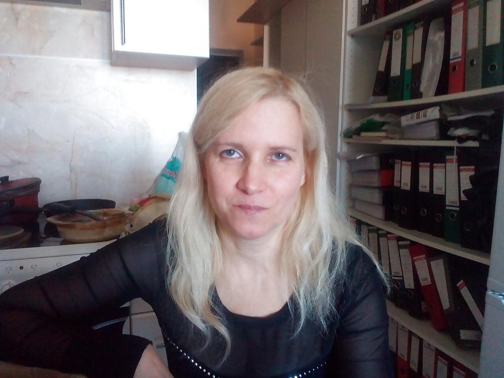 25P Russian MILF Tania Exposes herself and then fucks
