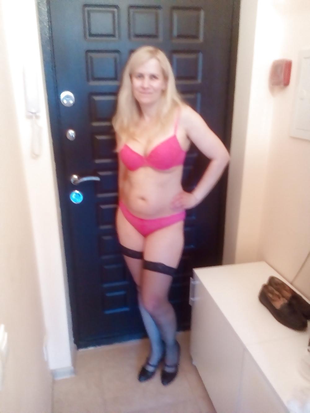 25P Russian MILF Tania Exposes herself and then fucks