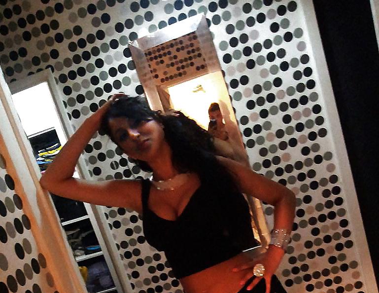 25P Fatima Hadraoui, beurette pute, corps de folie, chiennasse!