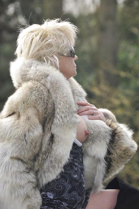 25P Vanessa exhib outdoor Heels Boots Glases Furs