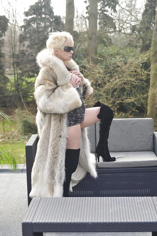 25P Vanessa exhib outdoor Heels Boots Glases Furs