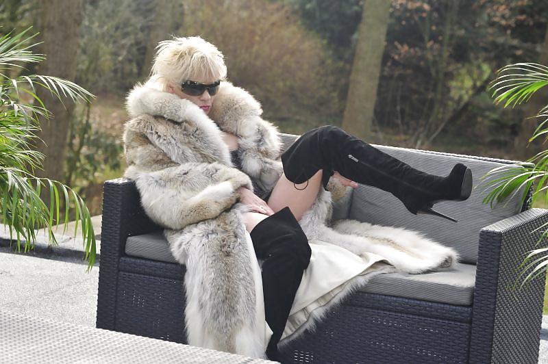 25P Vanessa exhib outdoor Heels Boots Glases Furs