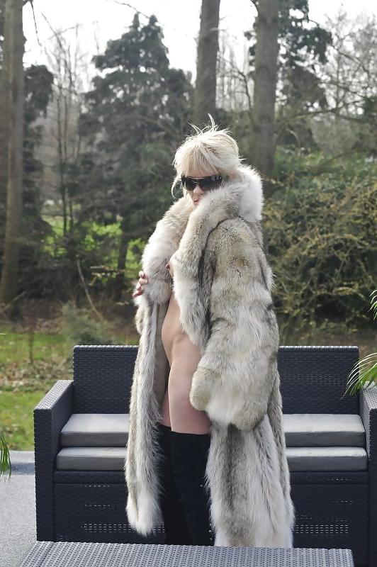 25P Vanessa exhib outdoor Heels Boots Glases Furs