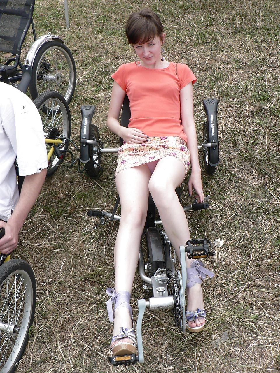 25P Girls On Bicycle's 2