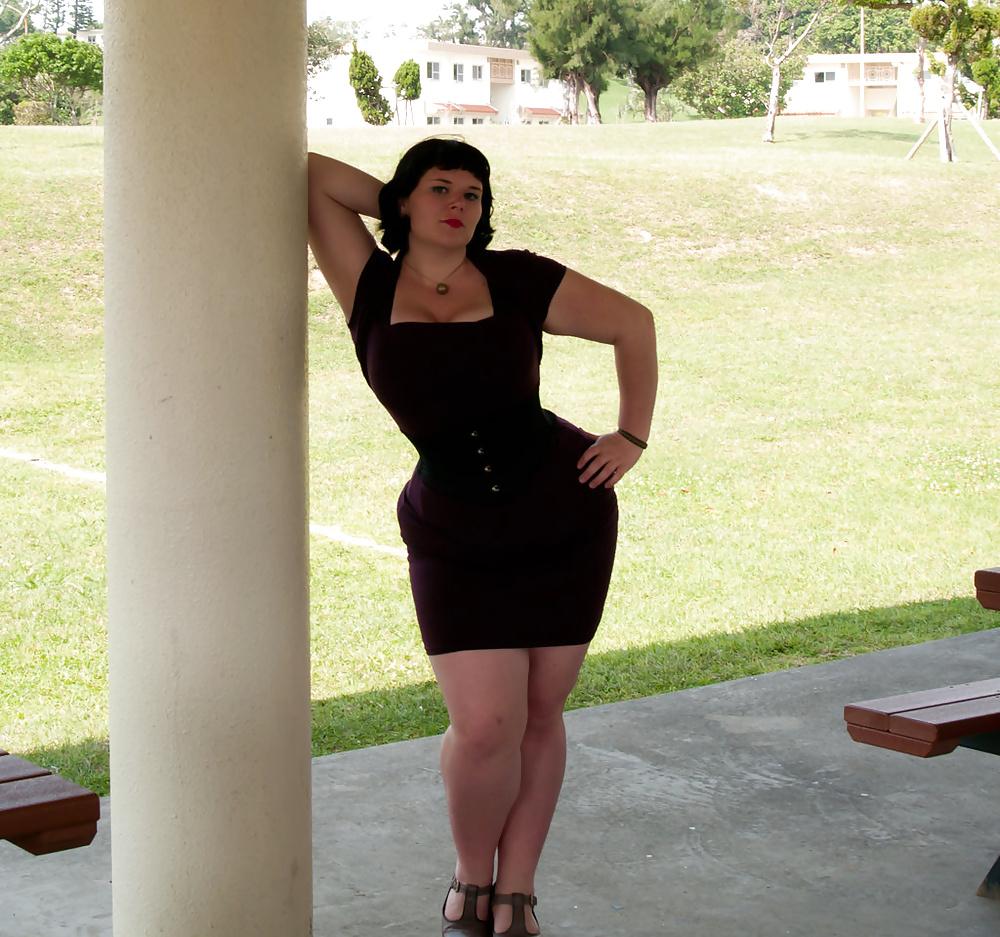 6P Sexy legs and boobs