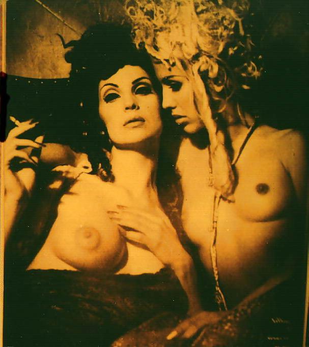 25P Smoking Ladies 2