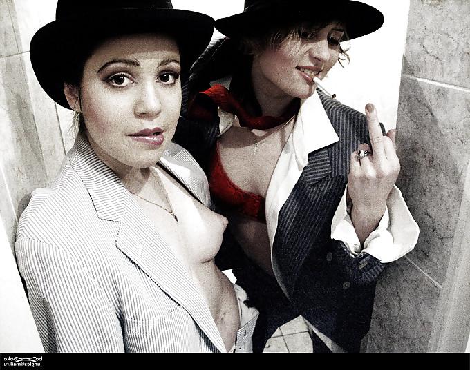 25P Smoking Ladies 2