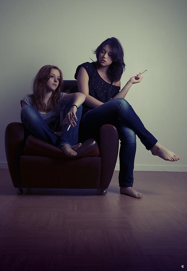 20P Smoking girls