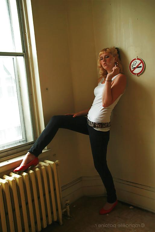20P Smoking girls