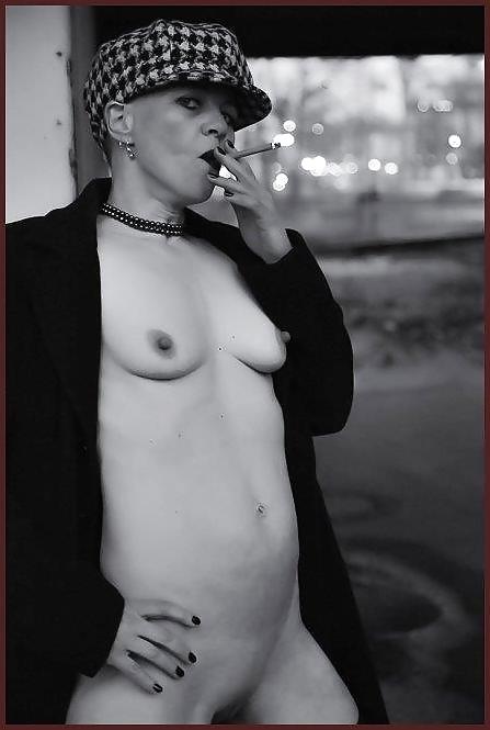 20P Smoking girls