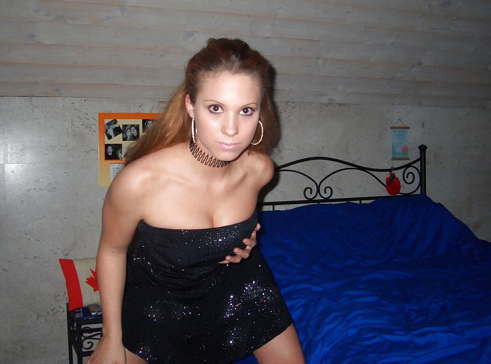 25P Smoking Canada Girl