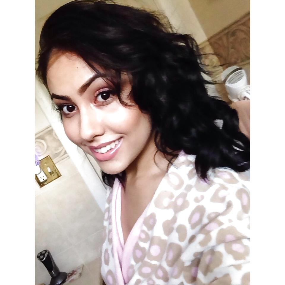 15P Gorgeous SEXY Attractive Hot Spanish Babe  