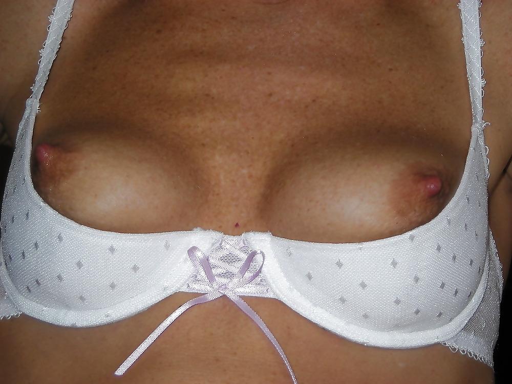 25P KEY - Selfbras &  hanging out Tits 06