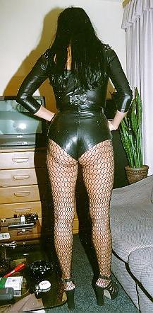 25P Gabi queen of boots