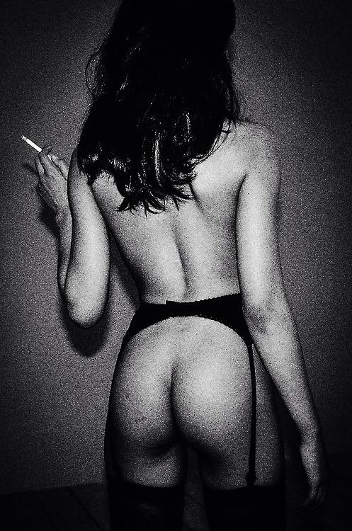 25P Smoking Babes - Legs & Ass