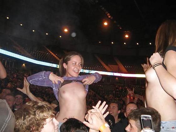 19P Hot Amateur young girls Boobs