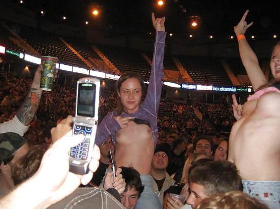 19P Hot Amateur young girls Boobs