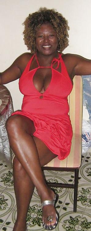 25P Hot Black Milfs - found in flash drive