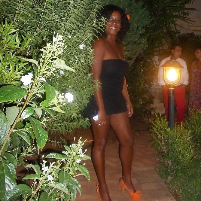 25P Hot Black Milfs - found in flash drive
