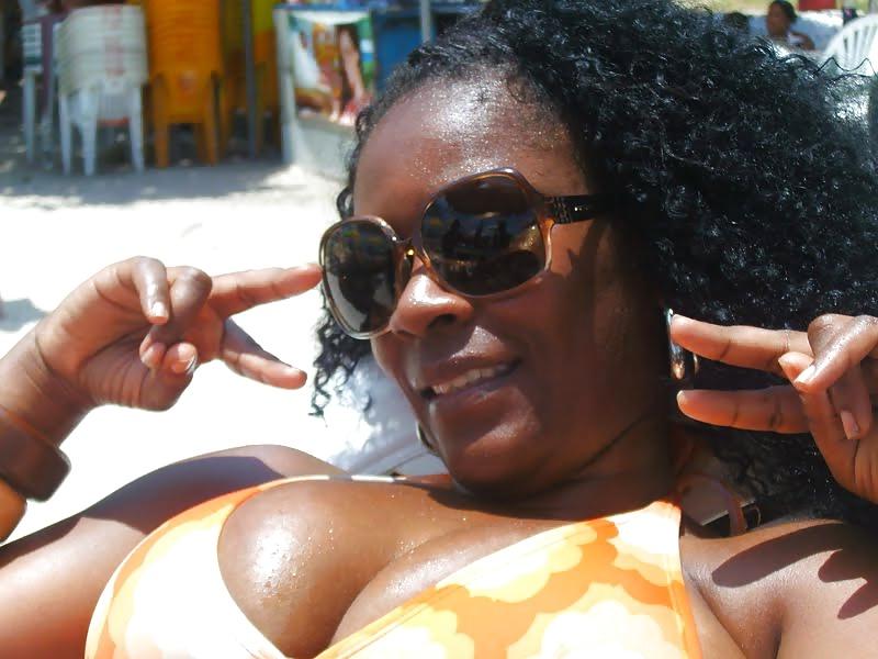25P Hot Black Milfs - found in flash drive