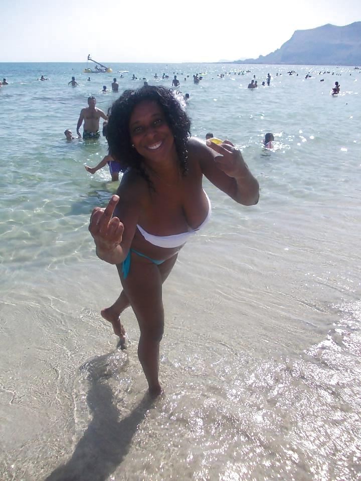 25P Hot Black Milfs - found in flash drive