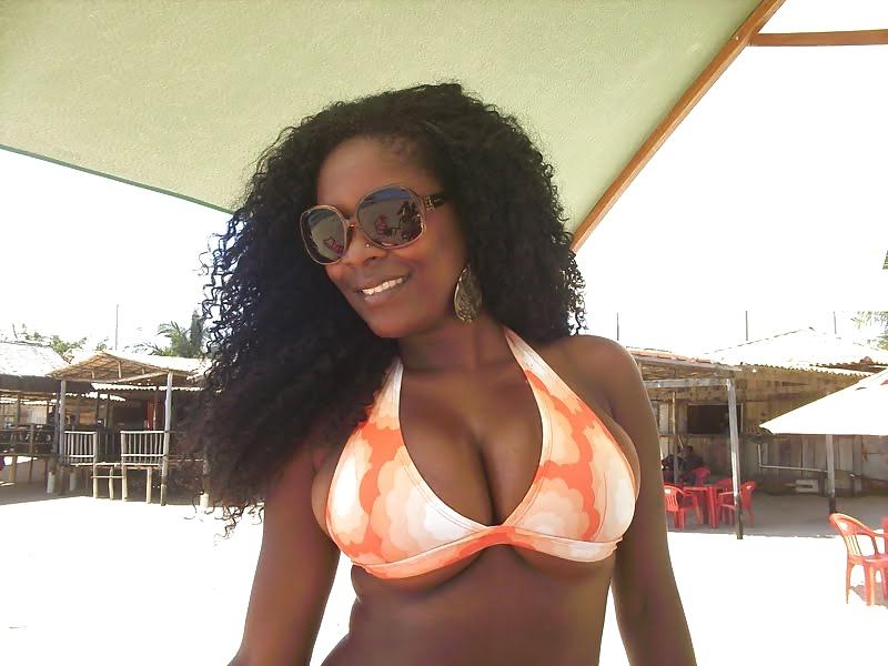 25P Hot Black Milfs - found in flash drive