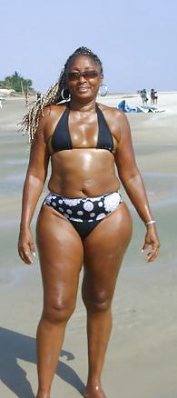 25P Hot Black Milfs - found in flash drive