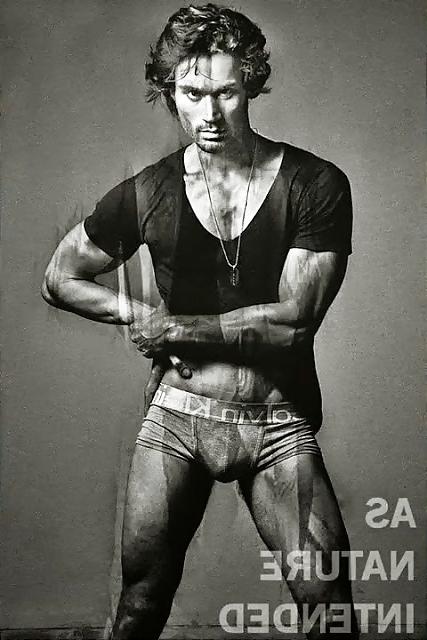 25P Hot gay pictures