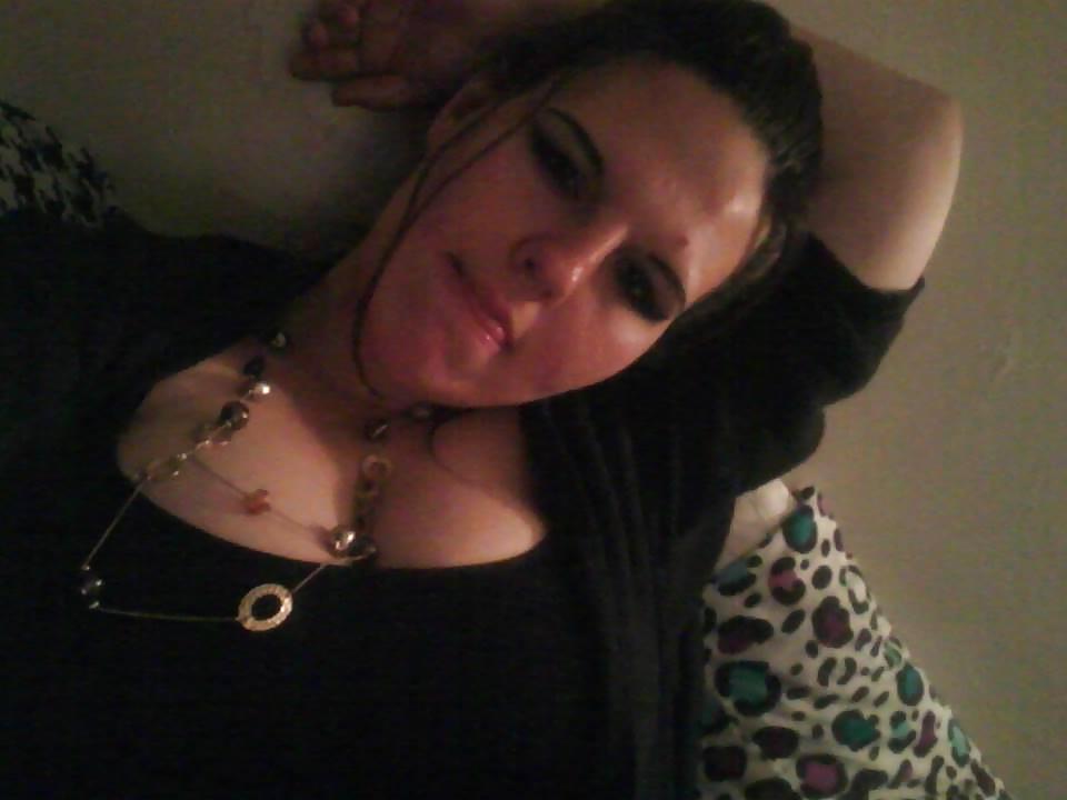 25P Vollbusige Nikki Spanisch