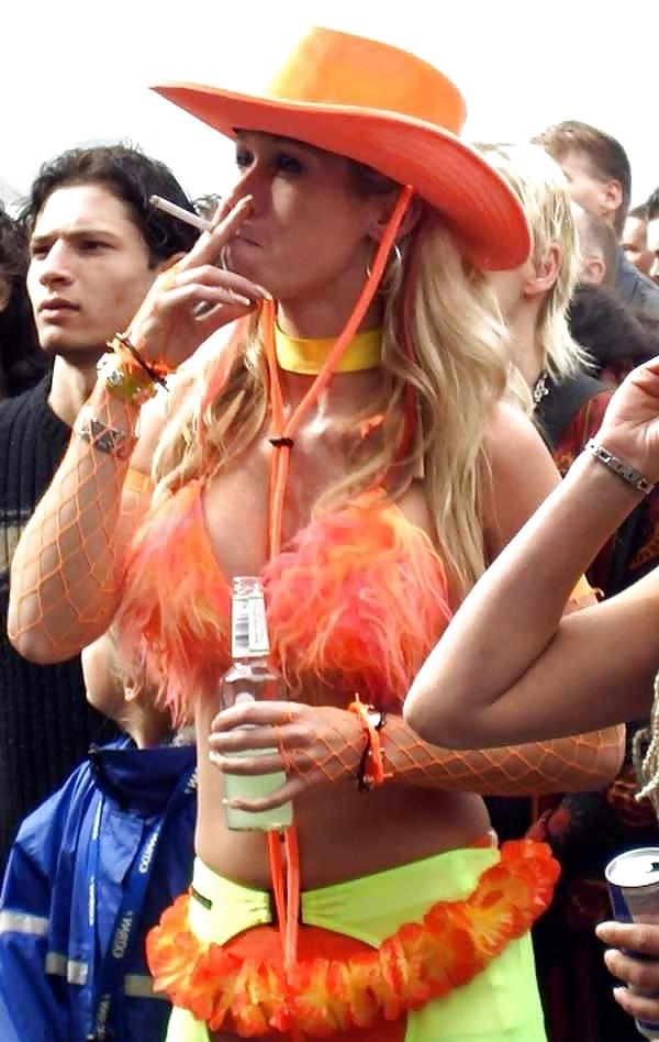 25P Women Smoking Cigarettes