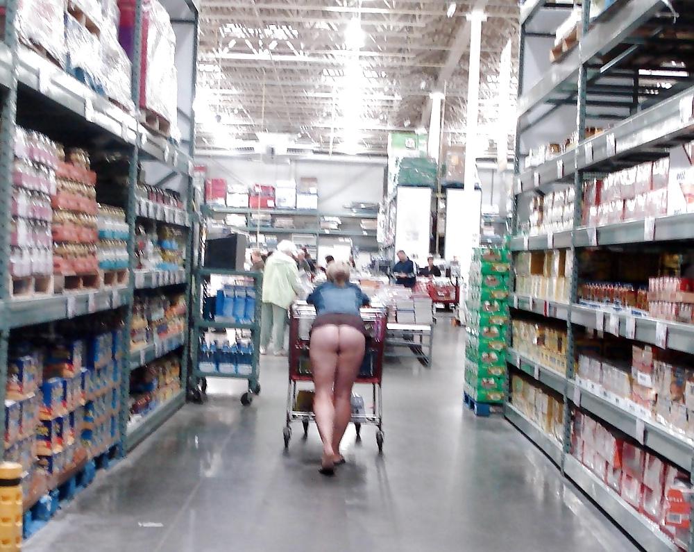 25P Hot milf shopping no panties