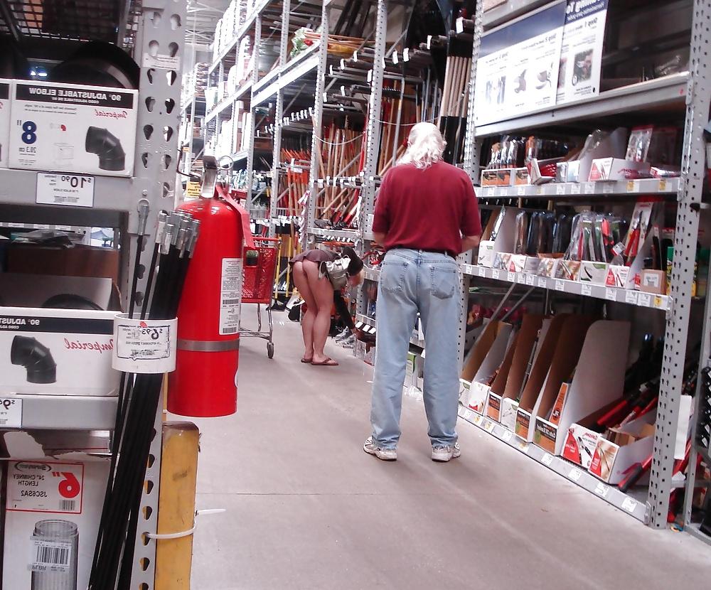 25P Hot milf shopping no panties