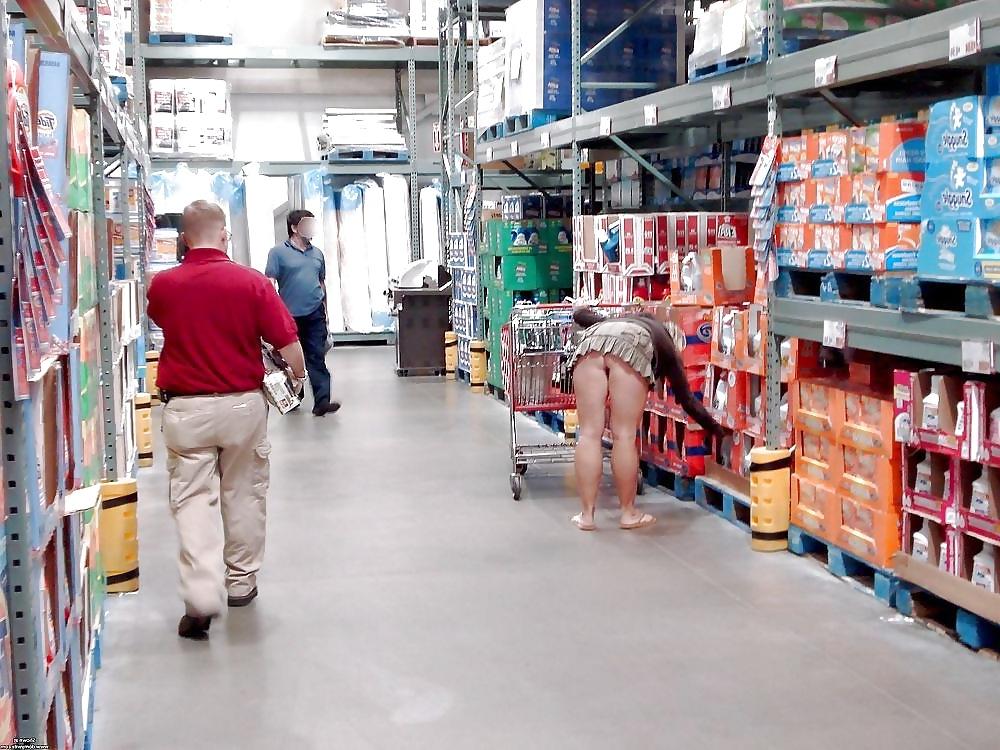25P Hot milf shopping no panties