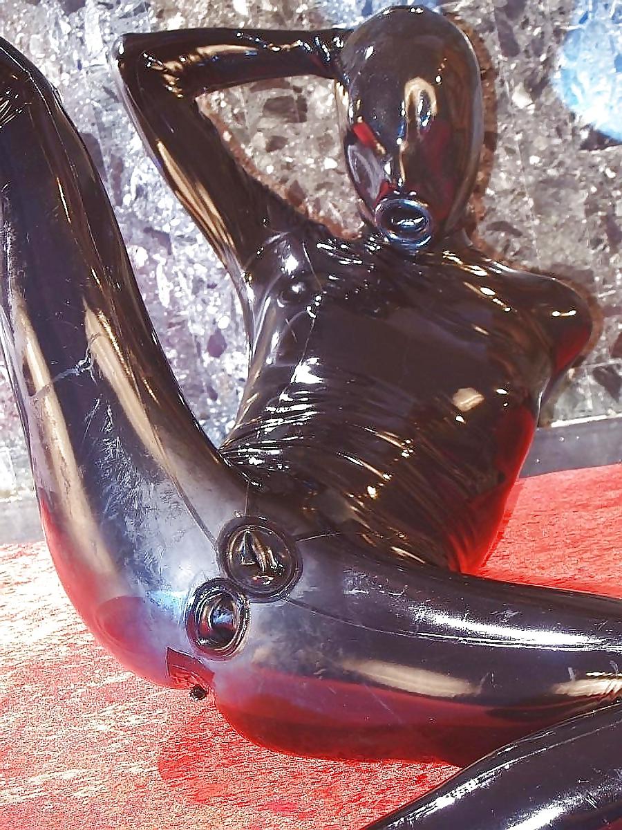 25P Latex Babes