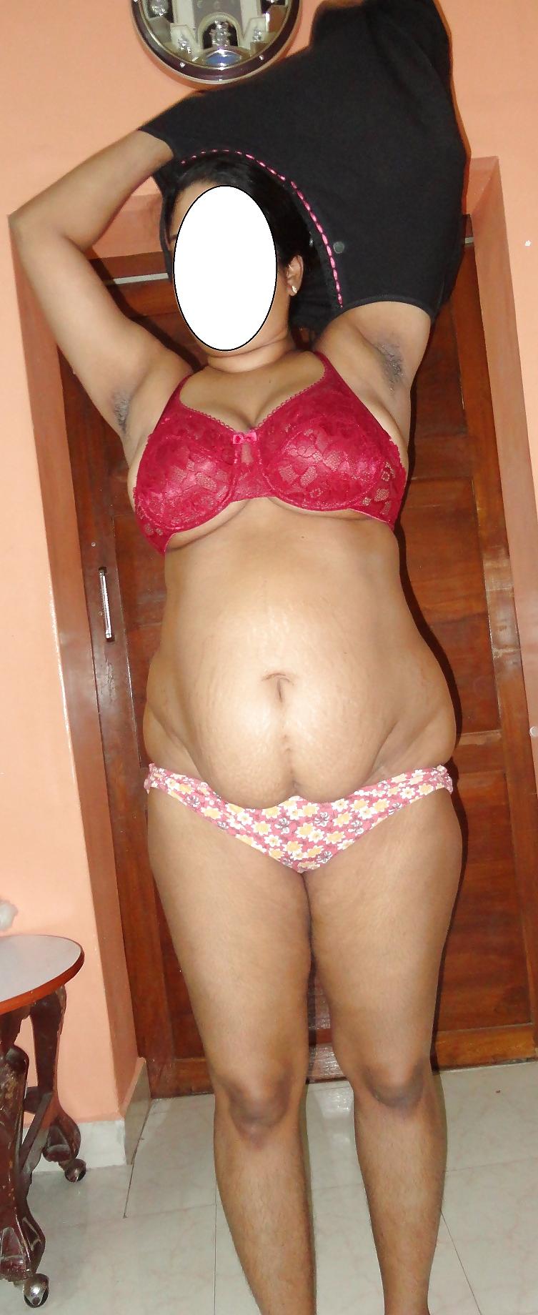 25P Indian Aunty Show 22
