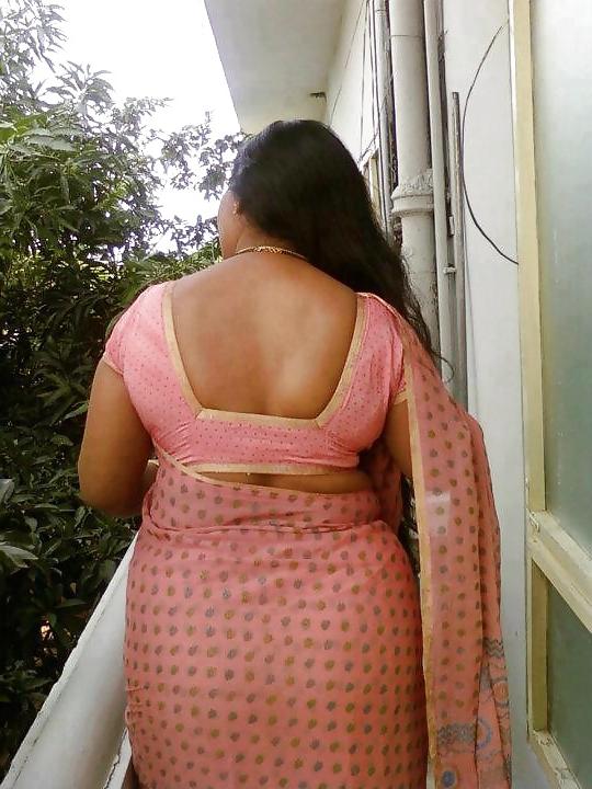 25P Indian Aunty Show 22