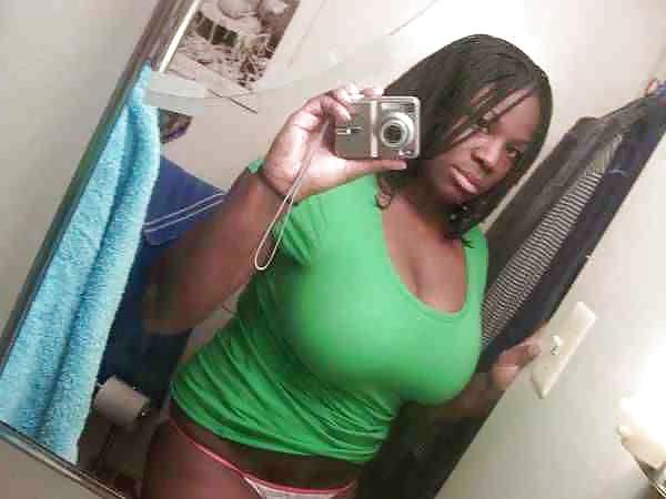 25P Black Girls Equipped with Big Tits 2